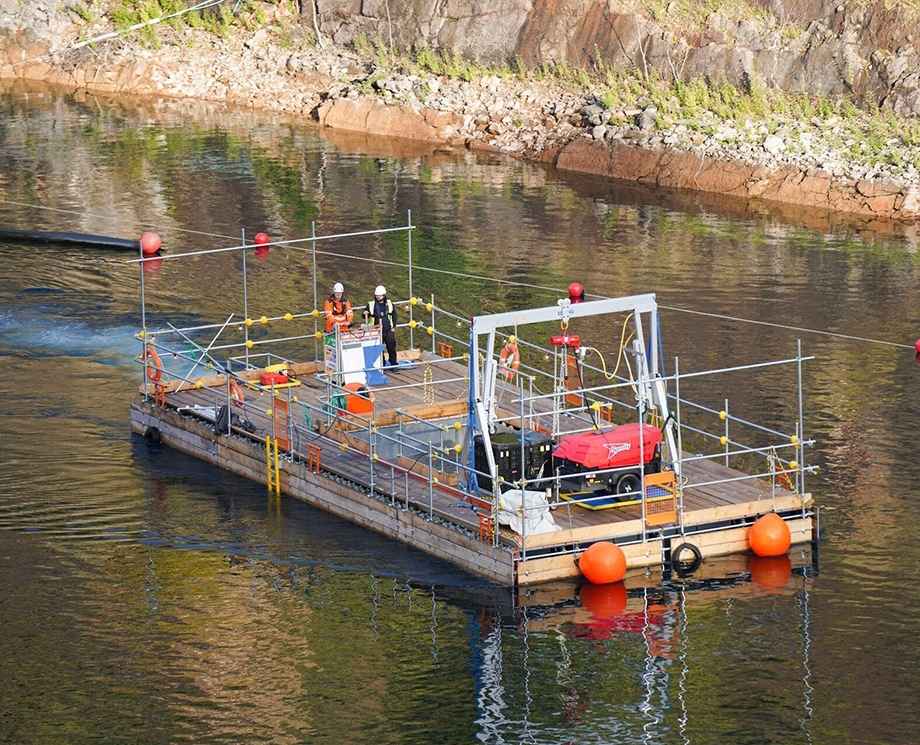 Self Propelled Moon Pool 3 Tonne Air Hoist Gantry Crane - Red Rooster Lifting