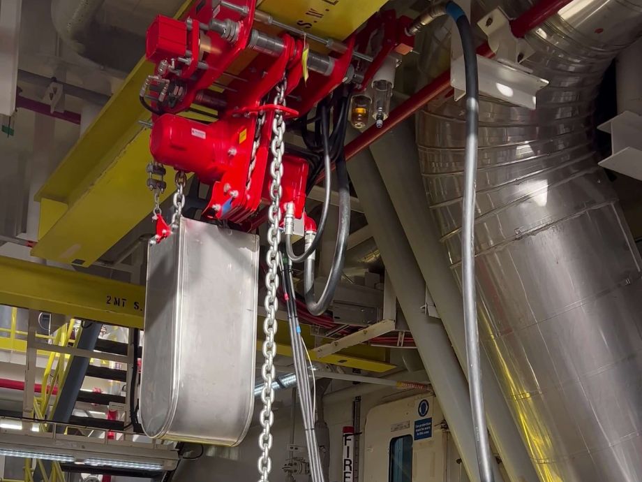 Low headroom air hoist - Red Rooster Lifting