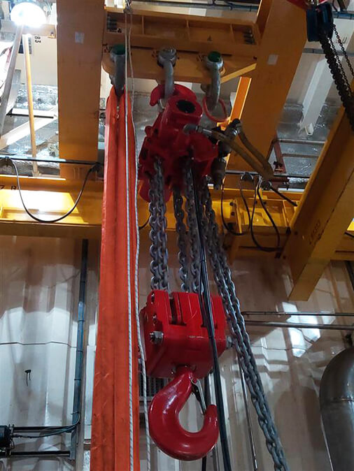 air hoist hire heavy lifting 60 tone