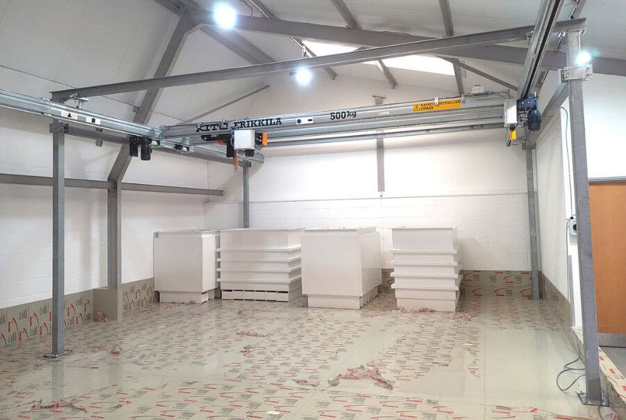 A Light Crane Solution from Red Rooster Lifting