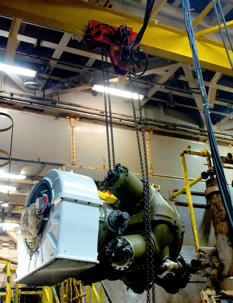Low headroom air hoist and trolley supporting offshore gas turbine replacement in restricted access environment